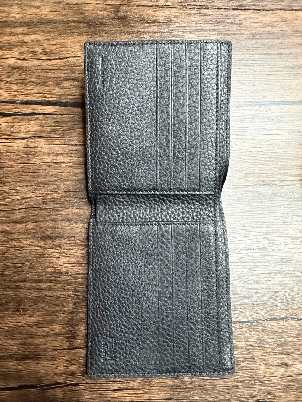 FENDI Selleria Bifold Wallet Black Cuoio Romano Pebble Leather Metal Stitch NEW